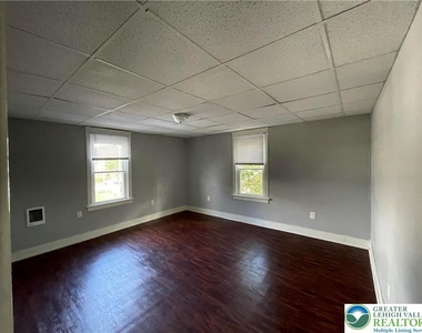 10 Valley Street - Photo Thumbnail 5