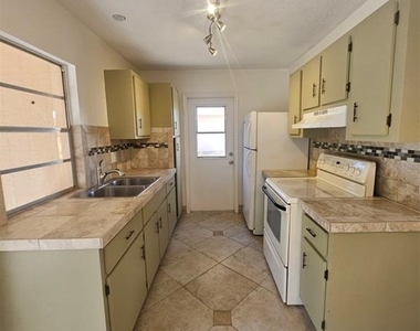 1225 Armsdale Avenue - Photo Thumbnail 9
