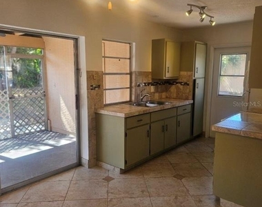 1225 Armsdale Avenue - Photo Thumbnail 10
