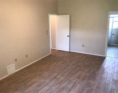 3705 34th Ave Drive W - Photo Thumbnail 10