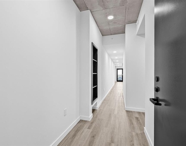 221 Main Street N - Photo Thumbnail 3