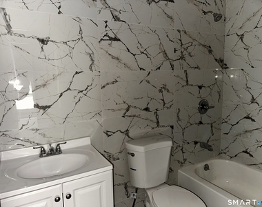 240 Madison Avenue - Photo Thumbnail 11