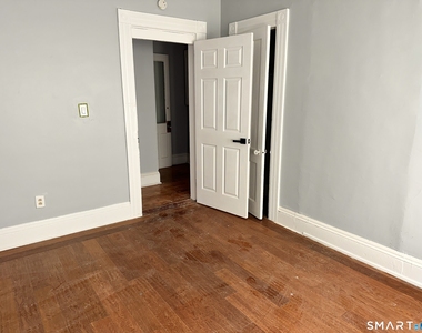 240 Madison Avenue - Photo Thumbnail 2