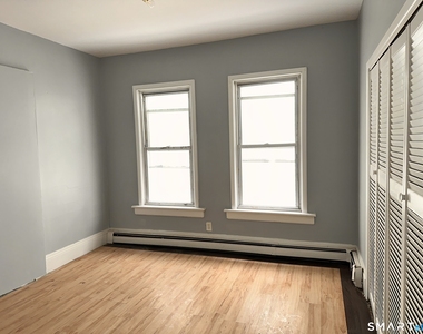 240 Madison Avenue - Photo Thumbnail 3