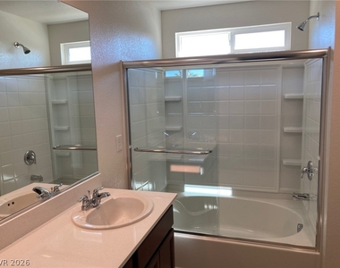 8423 Vulturo Avenue - Photo Thumbnail 21