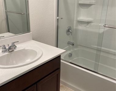 8423 Vulturo Avenue - Photo Thumbnail 5