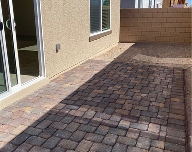 8423 Vulturo Avenue - Photo Thumbnail 14