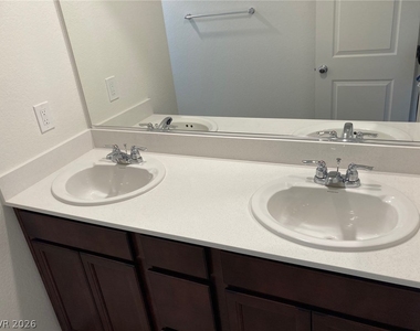 8423 Vulturo Avenue - Photo Thumbnail 9