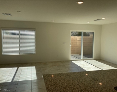 8423 Vulturo Avenue - Photo Thumbnail 7