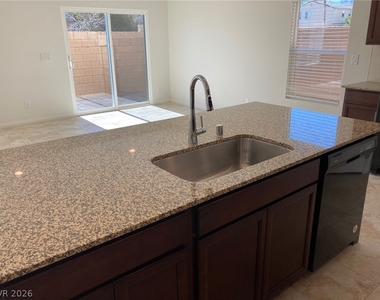 8423 Vulturo Avenue - Photo Thumbnail 8