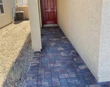 8423 Vulturo Avenue - Photo Thumbnail 2