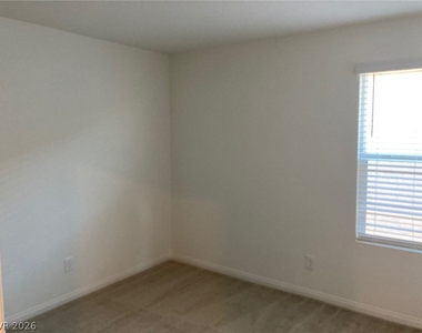 8423 Vulturo Avenue - Photo Thumbnail 10