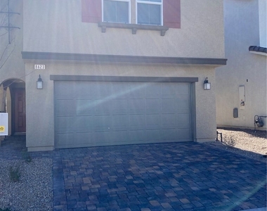 8423 Vulturo Avenue - Photo Thumbnail 1