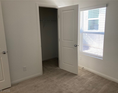 8423 Vulturo Avenue - Photo Thumbnail 15