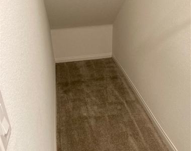 8423 Vulturo Avenue - Photo Thumbnail 6