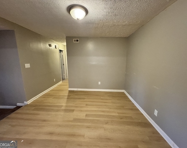 3575 Oakvale Road - Photo Thumbnail 2
