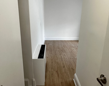 West 34th Street - Photo Thumbnail 5