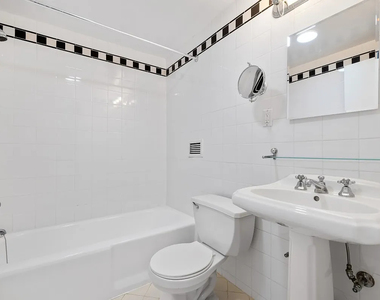 West 34th Street - Photo Thumbnail 4