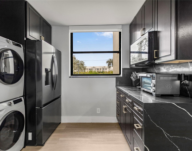 118 Lake Emerald Drive - Photo Thumbnail 10