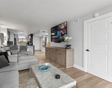 118 Lake Emerald Drive - Photo Thumbnail 28