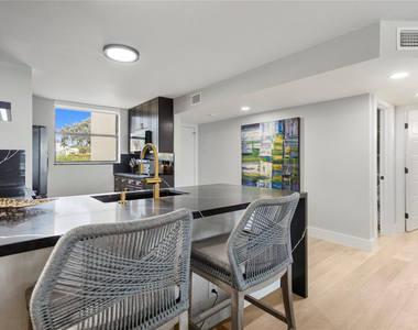 118 Lake Emerald Drive - Photo Thumbnail 13