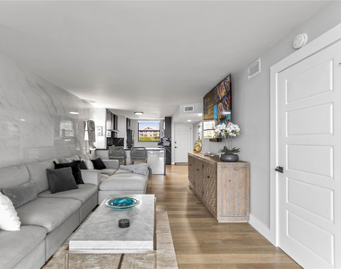 118 Lake Emerald Drive - Photo Thumbnail 25