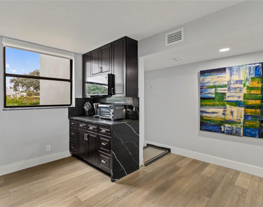 118 Lake Emerald Drive - Photo Thumbnail 3