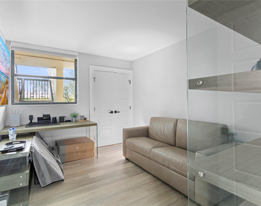 118 Lake Emerald Drive - Photo Thumbnail 38