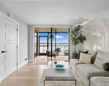 118 Lake Emerald Drive - Photo Thumbnail 22