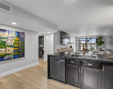 118 Lake Emerald Drive - Photo Thumbnail 19