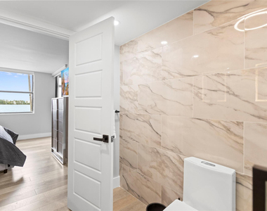 118 Lake Emerald Drive - Photo Thumbnail 36