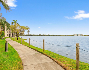 118 Lake Emerald Drive - Photo Thumbnail 55