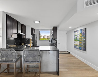 118 Lake Emerald Drive - Photo Thumbnail 20