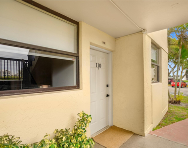 118 Lake Emerald Drive - Photo Thumbnail 2