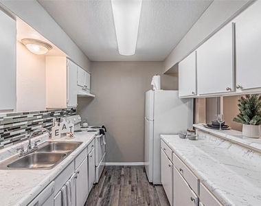300 W Wintergreen Road - Photo Thumbnail 8