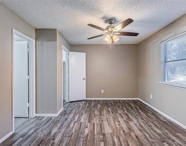 300 W Wintergreen Road - Photo Thumbnail 12