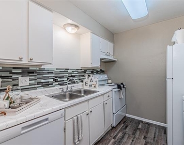300 W Wintergreen Road - Photo Thumbnail 9
