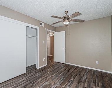 300 W Wintergreen Road - Photo Thumbnail 13