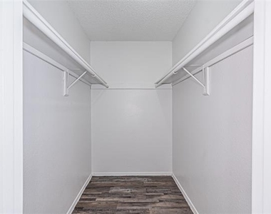 300 W Wintergreen Road - Photo Thumbnail 2
