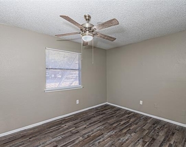 300 W Wintergreen Road - Photo Thumbnail 10