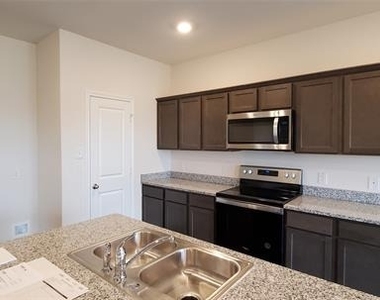 813 Fueller Drive - Photo Thumbnail 15