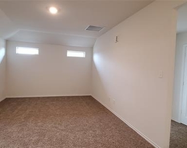 813 Fueller Drive - Photo Thumbnail 25