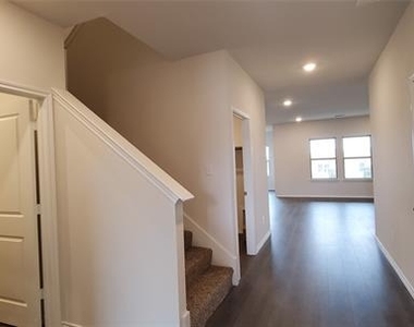813 Fueller Drive - Photo Thumbnail 4