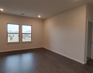 813 Fueller Drive - Photo Thumbnail 11