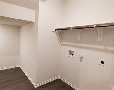 813 Fueller Drive - Photo Thumbnail 9