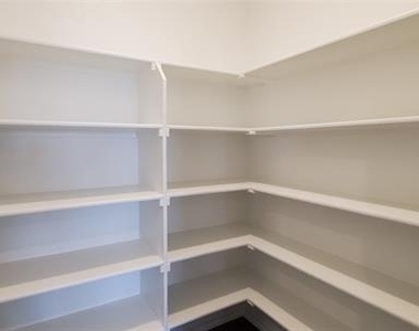 813 Fueller Drive - Photo Thumbnail 14