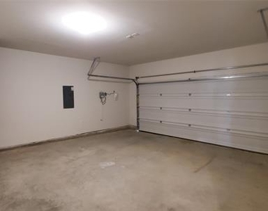813 Fueller Drive - Photo Thumbnail 8