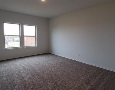 813 Fueller Drive - Photo Thumbnail 20
