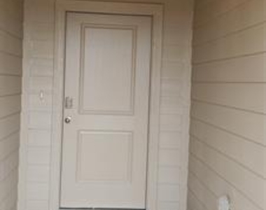 813 Fueller Drive - Photo Thumbnail 2