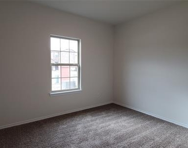 813 Fueller Drive - Photo Thumbnail 5